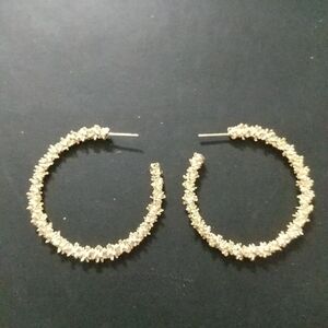 𝅺Gold Tone Textured Hoop Statement Earrings